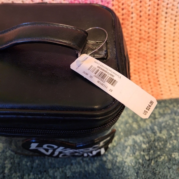 NWT Victoria's Secret Cosmetics Bag - Picture 2 of 5
